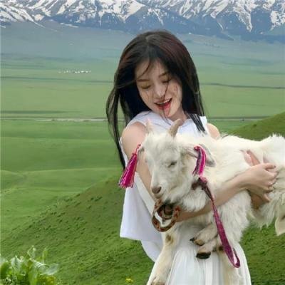 龙纹身的女孩